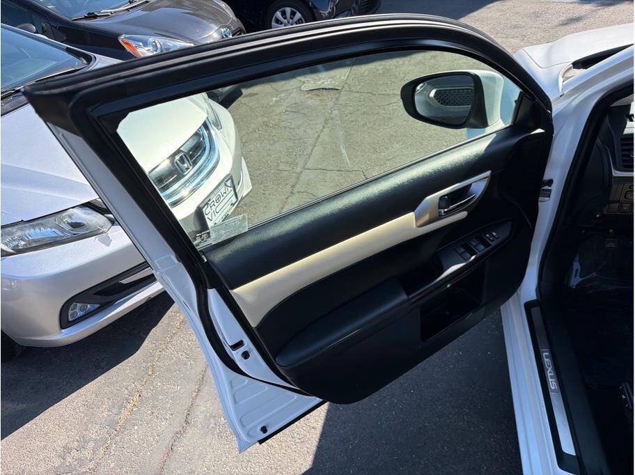 Used 2014 Lexus CT 200h FWD image 17