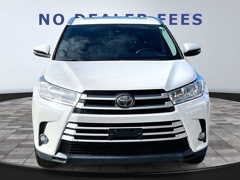 Used 2017 Toyota Highlander XLE image 2