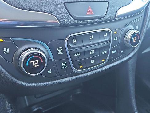 Used 2020 Chevrolet Equinox Premier FWD image 17