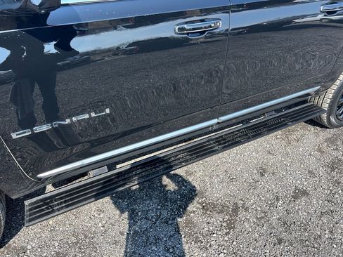 Used 2025 GMC Yukon XL Denali w/ Sun & Power Step Package image 10