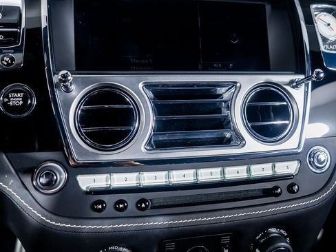 Used 2019 Rolls-Royce Wraith image 44