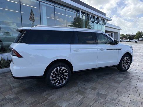 New 2026 Lincoln Navigator L Black Label AWD/4WD image 2