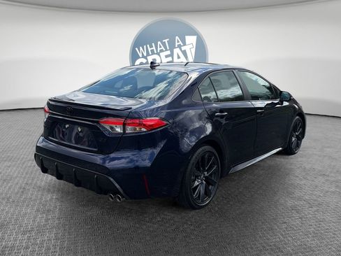 Used 2024 Toyota Corolla SE w/ SE Premium Package image 3