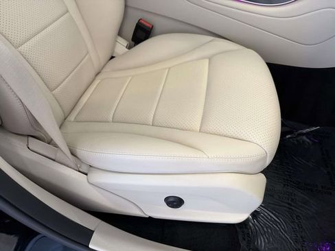 Used 2022 Mercedes-Benz GLC 300 4MATIC image 15