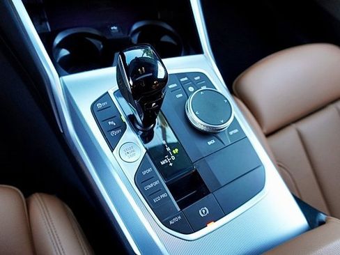 Used 2022 BMW 330i Sedan w/ Driving Assistance Package image 31