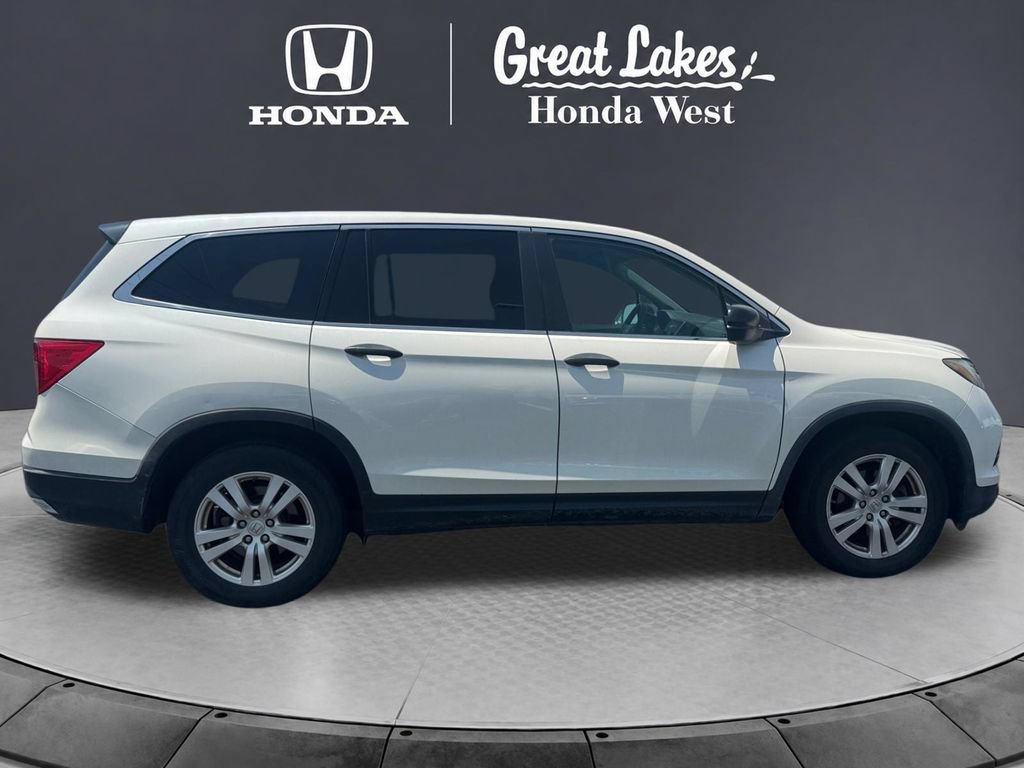 Used 2017 Honda Pilot LX image 3