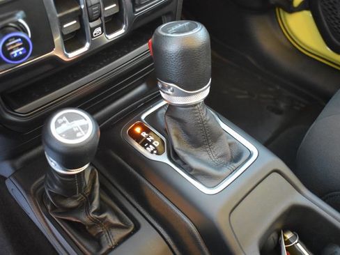 Used 2023 Jeep Gladiator Willys image 28