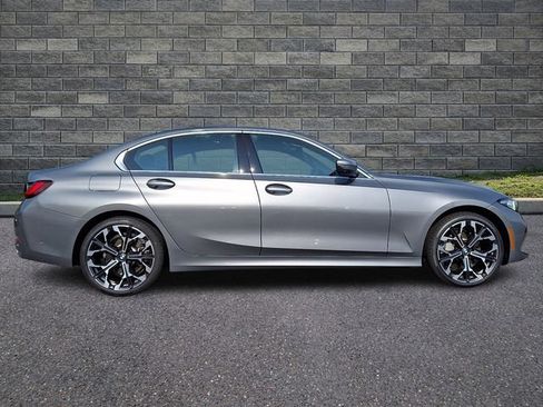 Used 2025 BMW 330i xDrive Sedan w/ Premium Package AWD/4WD image 7