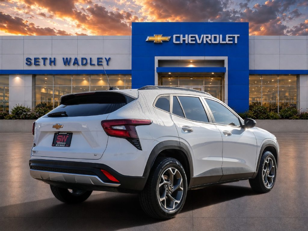 Used 2024 Chevrolet Trax LT w/ Driver Confidence Package FWD image 7