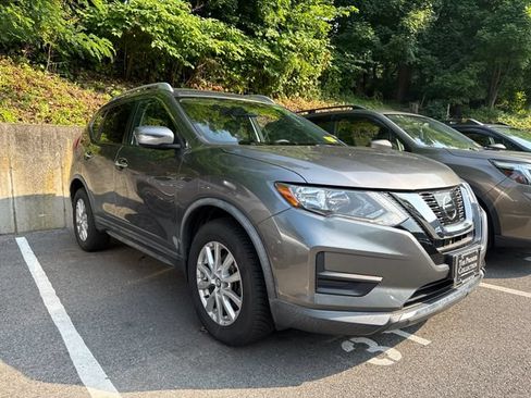 Used 2017 Nissan Rogue SV AWD/4WD image 2
