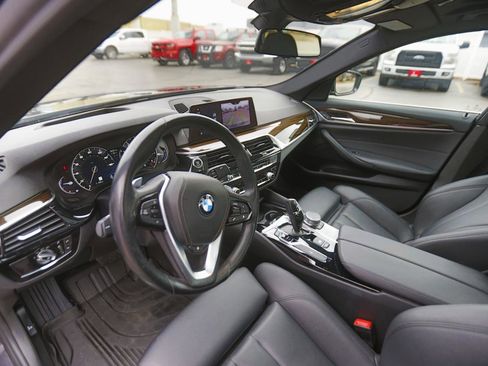 Used 2019 BMW 530i xDrive w/ Convenience Package image 4