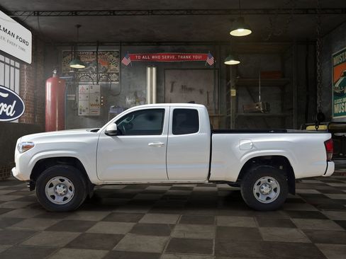 Used 2022 Toyota Tacoma SR w/ SR Convenience Package RWD image 3