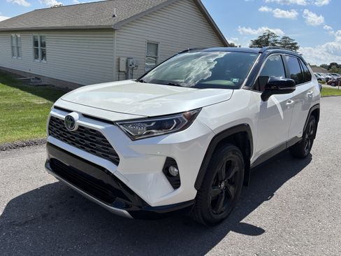 Used 2019 Toyota RAV4 XSE w/ Carpet Mat Package AWD/4WD image 8