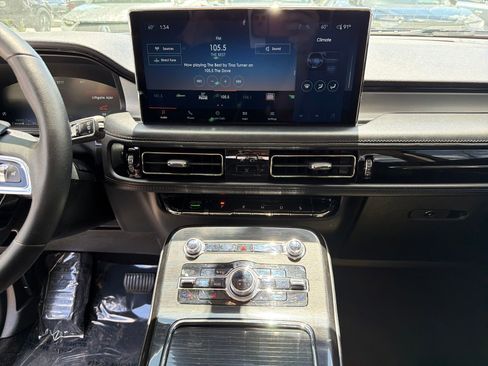 Used 2022 Lincoln Nautilus FWD image 26