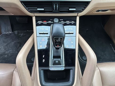 Used 2023 Porsche Cayenne Coupe AWD/4WD image 18