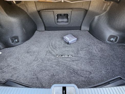 Used 2025 Lexus ES 300h w/ Premium Package image 41