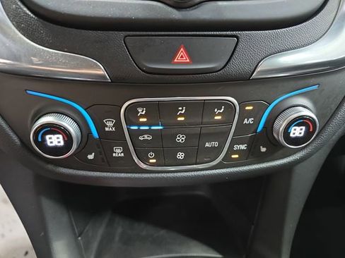 Used 2018 Chevrolet Equinox LT image 22