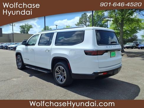 Used 2024 Jeep Wagoneer L Series II RWD image 3