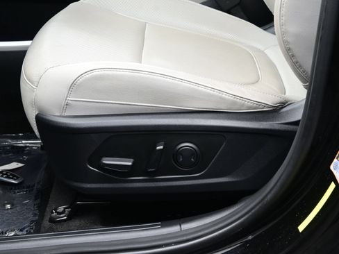 Used 2022 Hyundai Tucson Limited AWD/4WD image 11