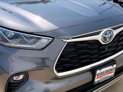 Used 2024 Toyota Highlander Platinum AWD/4WD image 35