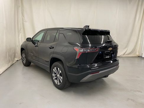 Used 2026 Chevrolet Equinox LT FWD image 5