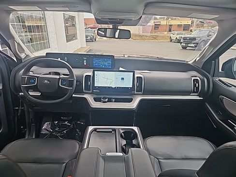 Used 2025 Ford Expedition Active image 13