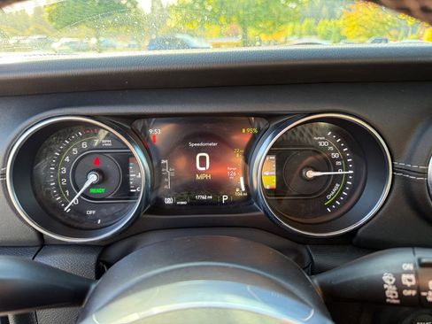 Used 2022 Jeep Wrangler Unlimited Sahara 4xe image 18
