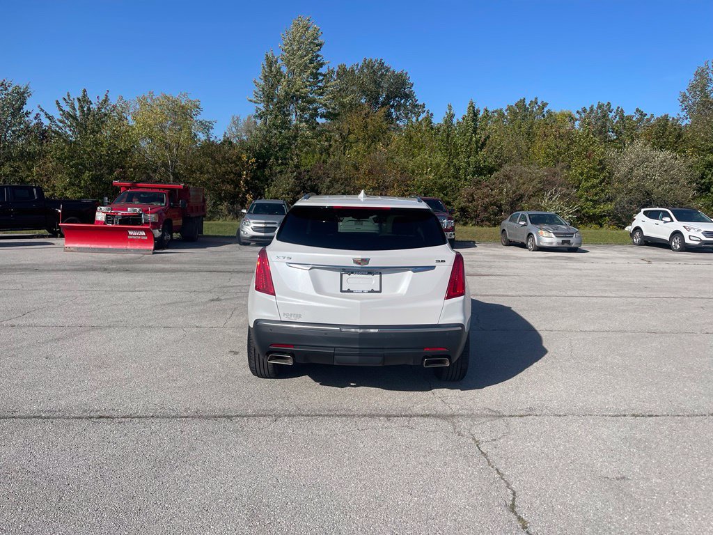 Used 2017 Cadillac XT5 Luxury w/ Driver Awareness Package FWD image 4