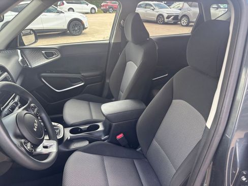 Used 2025 Kia Soul LX w/ LX Technology Package image 34