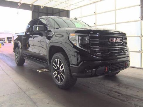 Used 2025 GMC Sierra 1500 AT4 image 3