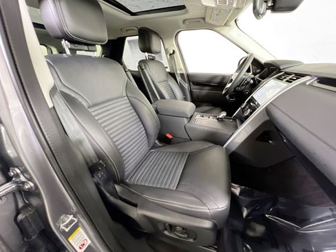 Used 2024 Land Rover Discovery S image 31
