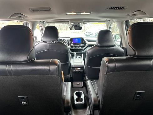 Used 2023 Toyota Highlander XLE AWD/4WD image 13