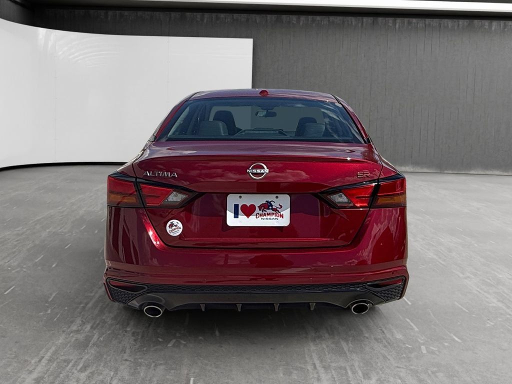Used 2024 Nissan Altima 2.5 SR w/ SR Premium Package FWD image 4