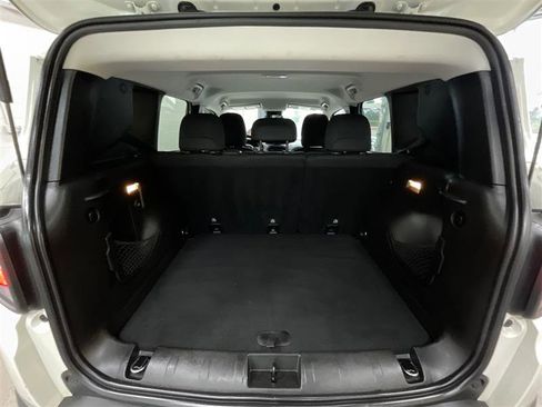 Used 2017 Jeep Renegade Latitude image 19