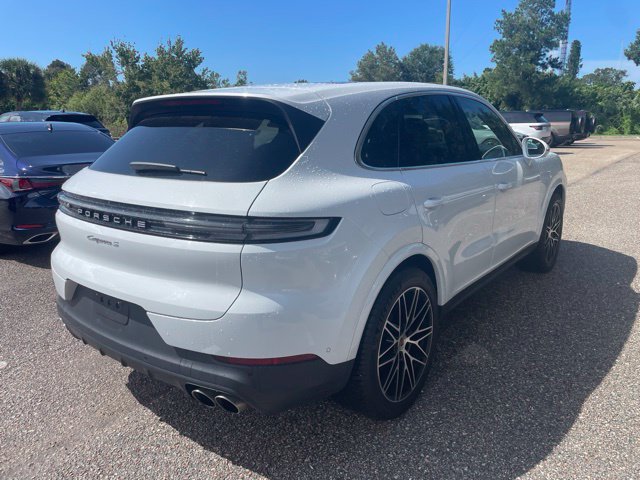 Used 2024 Porsche Cayenne S AWD/4WD image 2