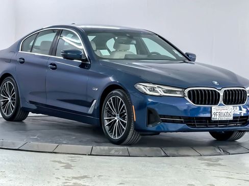 Used 2023 BMW 530e xDrive w/ Premium Package AWD/4WD image 9