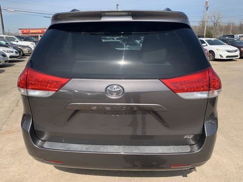 Used 2014 Toyota Sienna XLE image 5