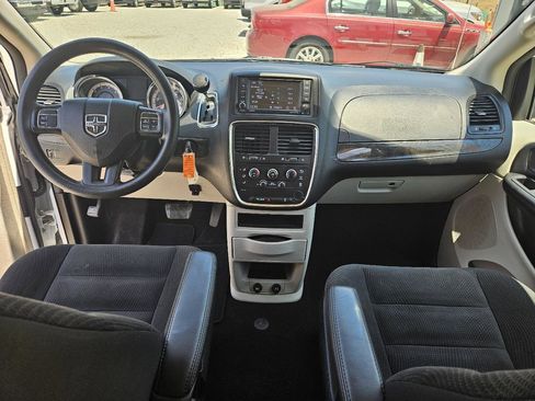 Used 2019 Dodge Grand Caravan SE FWD image 38