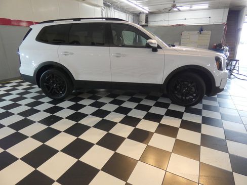 Used 2024 Kia Telluride AWD image 4