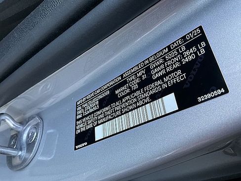 Certified 2025 Volvo XC40 B5 Core image 31