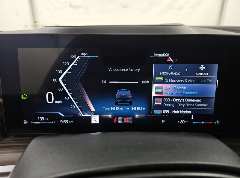 Used 2024 BMW X7 xDrive40i w/ M Sport Package AWD/4WD image 2