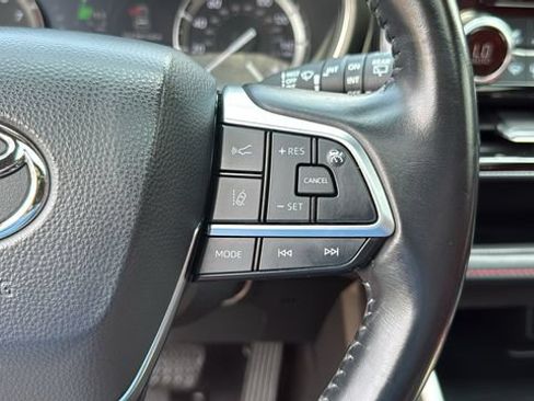 Used 2021 Toyota Highlander XSE AWD/4WD image 13