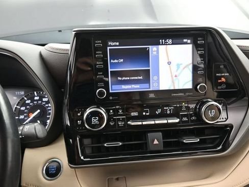 Used 2020 Toyota Highlander Limited FWD image 11