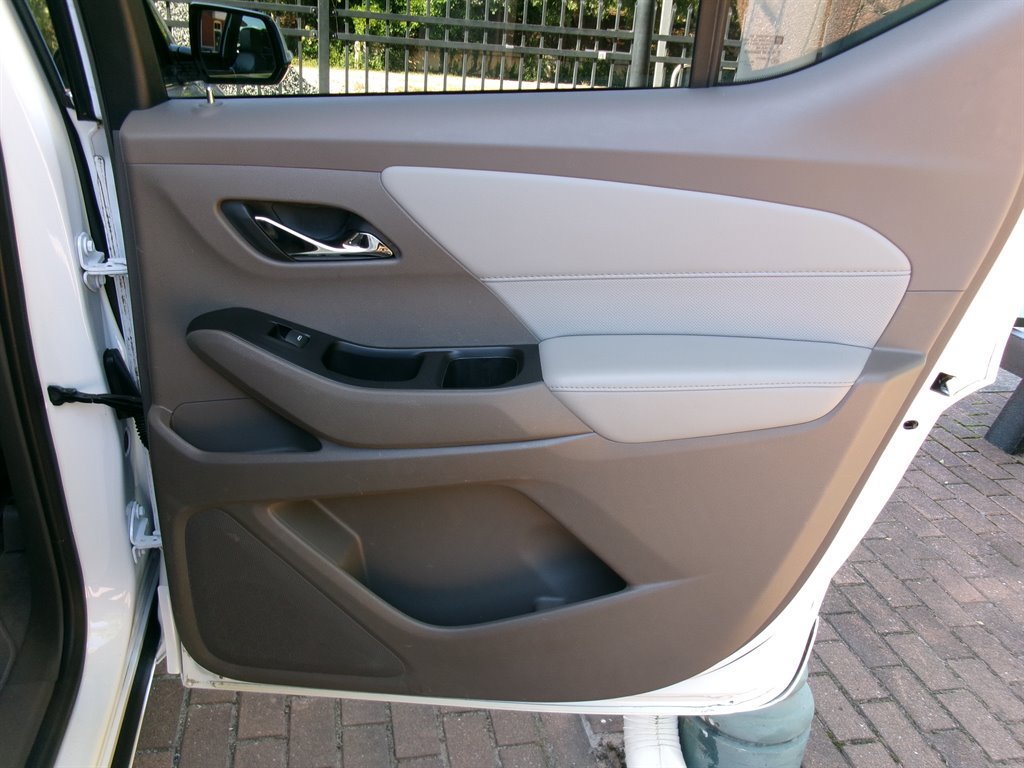 Used 2020 Chevrolet Traverse Premier FWD image 18