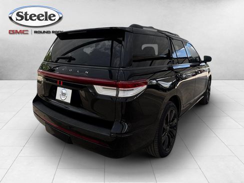 Used 2023 Lincoln Navigator Reserve AWD/4WD image 5