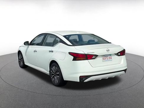 Used 2025 Nissan Altima 2.5 SV FWD image 9
