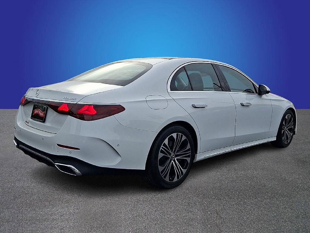 Used 2024 Mercedes-Benz E 350 4MATIC Sedan image 4