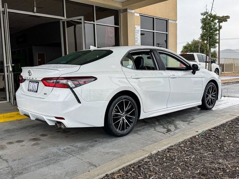 Used 2023 Toyota Camry SE image 4