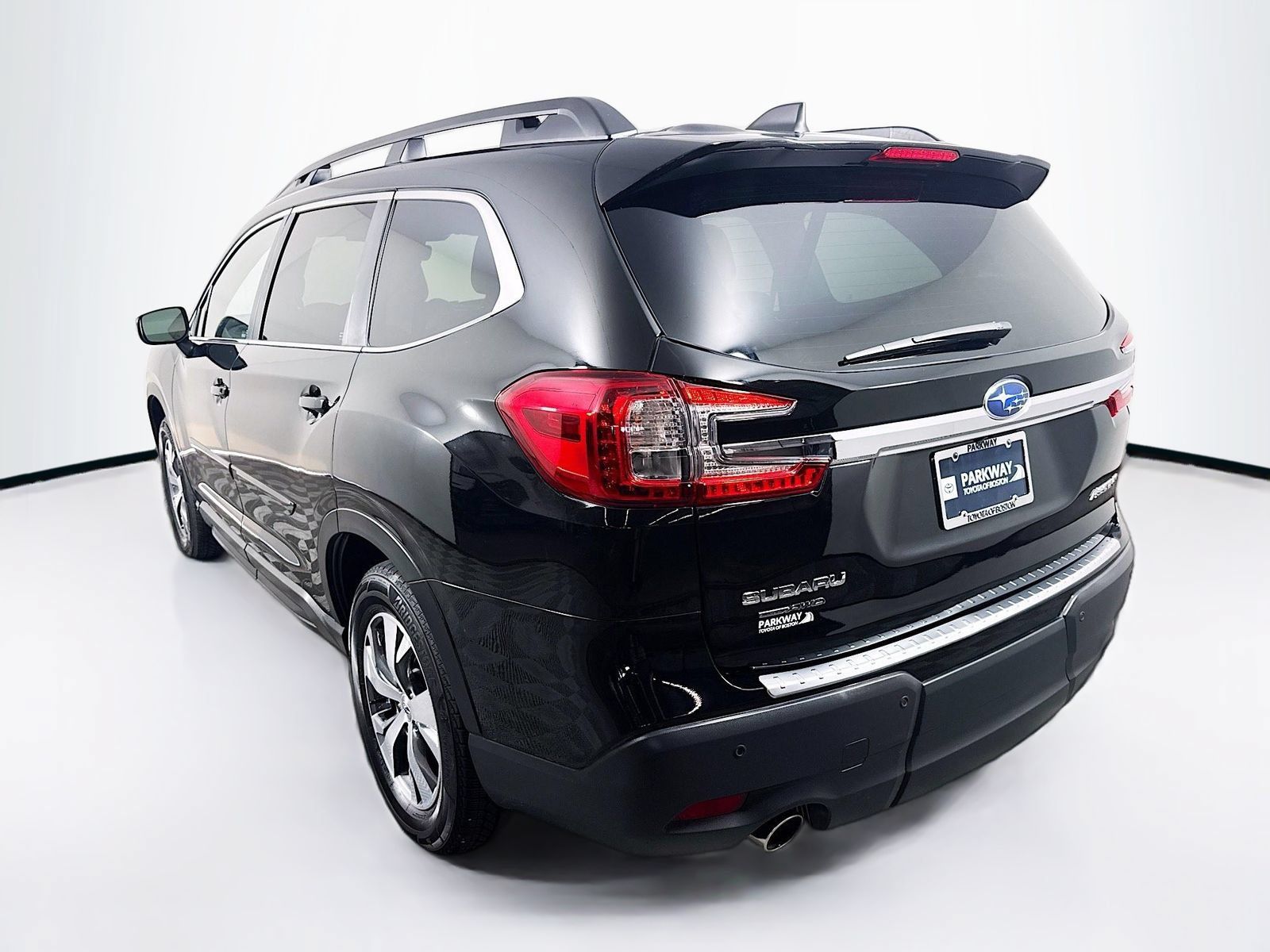 Used 2023 Subaru Ascent Premium w/ Convenience Package AWD/4WD image 5
