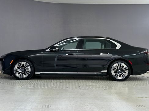 Used 2024 BMW i7 xDrive60 AWD/4WD image 2